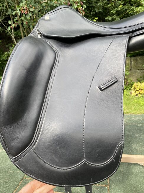 Peter Menet Sattel (Dressursattel) 17.5 Zoll, Peter Menet Dressursattel, Kristina Merkli, Dressage Saddle, Grossaffoltern, Image 2