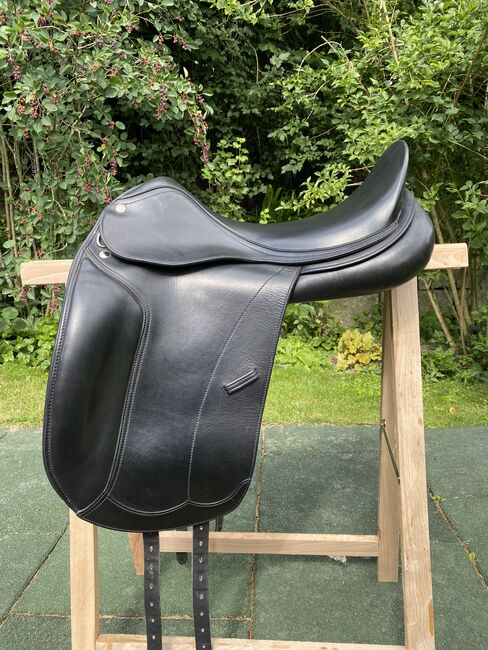 Peter Menet Sattel (Dressursattel) 17.5 Zoll, Peter Menet Dressursattel, Kristina Merkli, Dressage Saddle, Grossaffoltern