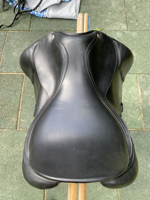 Peter Menet Sattel (Dressursattel) 17.5 Zoll, Peter Menet Dressursattel, Kristina Merkli, Dressage Saddle, Grossaffoltern, Image 3