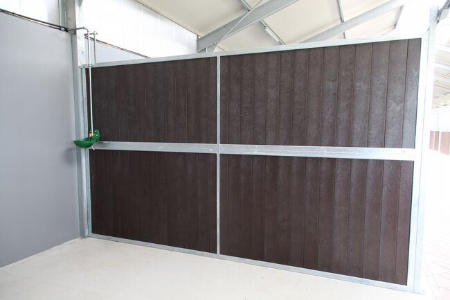 Pferdebox Trennwand geschlossen | Pferdeboxen Elemente, Rutjes Pferdeboxen und Zäune, Horse & Stable Mats, Goor