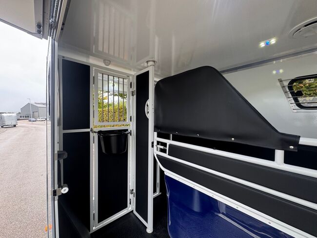 Pferdetransporter Renault Master 3 Schlafplätze 5 Sitzplätze 170PS Viehtransporter Tiertransporter, Dickenherr Dickenherr Team, Gerhard Strobel (Dickenherr Trucks und Trailers), Pferdeanhänger, Baden-Württemberg - Unterschneidheim, Abbildung 8