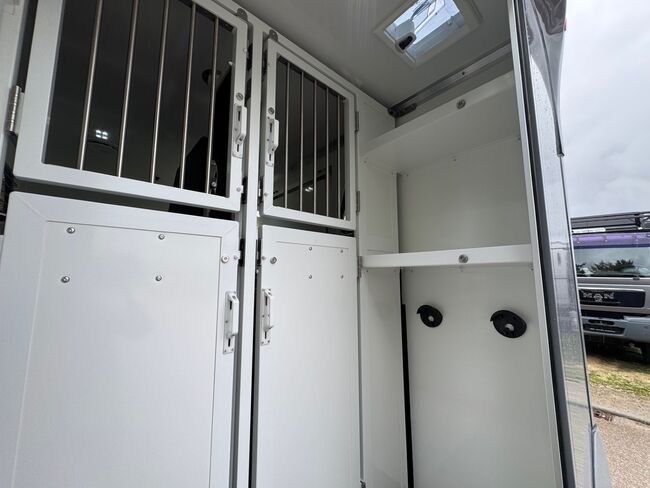 Pferdetransporter Renault Master 3 Schlafplätze 5 Sitzplätze 170PS Viehtransporter Tiertransporter, Dickenherr Dickenherr Team, Gerhard Strobel (Dickenherr Trucks und Trailers), Pferdeanhänger, Baden-Württemberg - Unterschneidheim, Abbildung 13