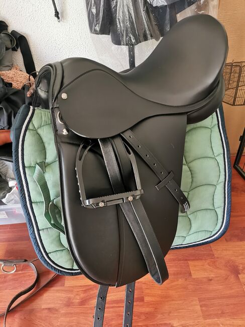 Pfiff Dressursattel 17,5/32, Pfiff NewLord, Tanja Polivka, Dressage Saddle, Neuharlingersiel, Image 4