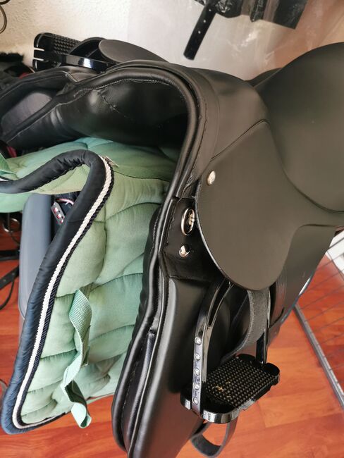 Pfiff Dressursattel 17,5/32, Pfiff NewLord, Tanja Polivka, Dressage Saddle, Neuharlingersiel, Image 3