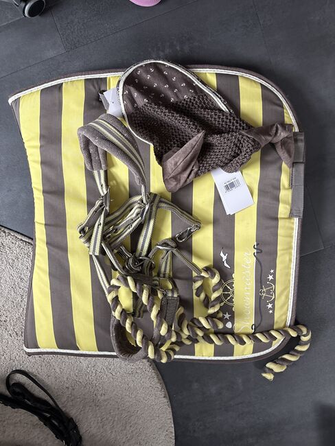 Schabracke, Halfter mit Strick und Fliegenschutz, Showmaster, Laxi, Czapraki, Euskirchen