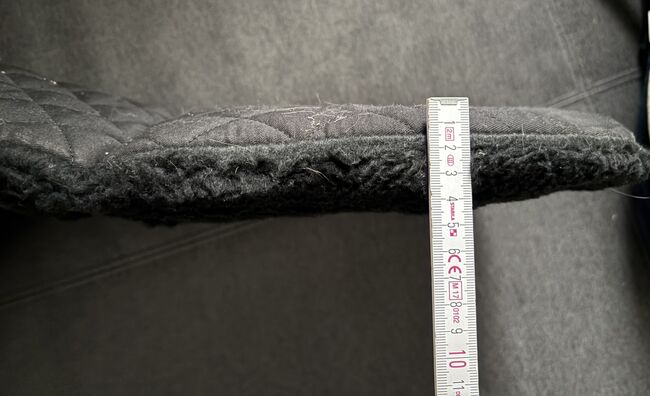Sattelpad mit Fell, hinten erhöht, Sonja Eichhorn , Inne podkładki pod siodło, Sonnefeld, Image 3