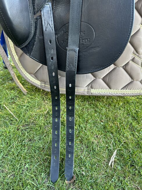 Prestige Helen FS 17/34, Prestige Helen FS, A. Schuster, Dressage Saddle, Wassertrüdingen, Image 2