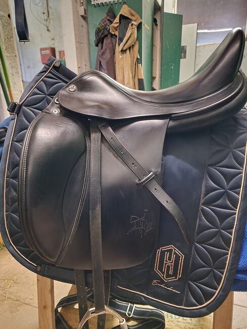 Prestige Helen II - mit Stickereien, Prestige HELEN II , Vanessa Ohl, Dressage Saddle, Linsengericht