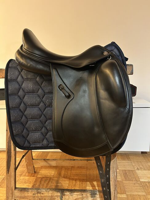 Prestige Monoblatt Dressursattel 17 Zoll, Prestige Venus Style K, Theresa Zilligen, Dressage Saddle, Bergisch Gladbach 