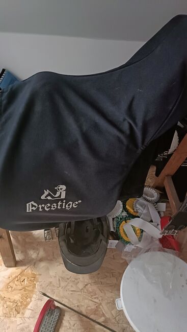 Prestige Springsattel Michel Robert 17/33, Prestige  Michel Robert , Nikola Krtickova, Jumping Saddle, Wismar, Image 3