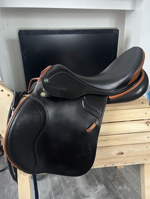 Prestige Venezia Vss/Springsattel 17 Zoll schwarz cognac, Prestige Venezia, Manuela G., Jumping Saddle, Schallbach, Image 2