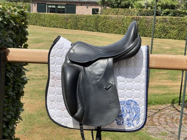 Prestige X-D1 K Zero dressage saddle 17/33, Prestige X-D1 K, Lana Zavada, Dressage Saddle, Schijndel