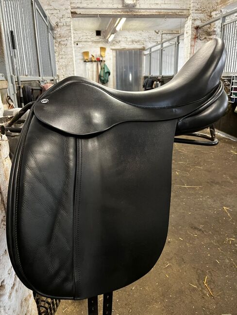 Prydi Switch GP Dressursattel – 17,5" – Medium Kopfeisen, Prydi Switch GP, Sarah K., Dressage Saddle, Kassel, Image 9