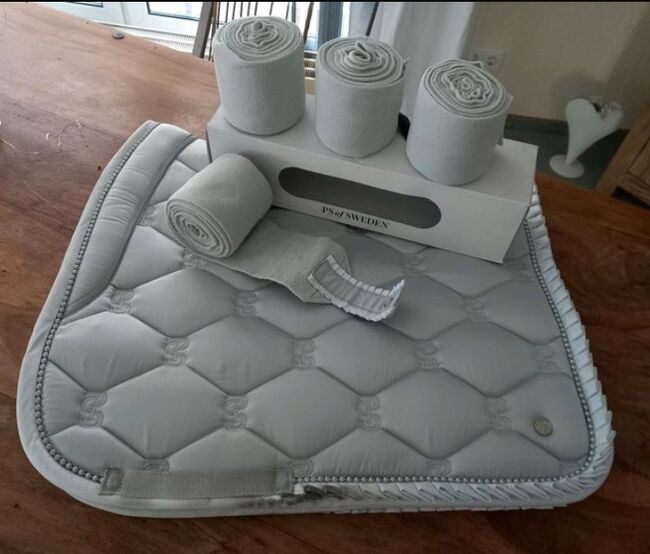 ⭐️PS of Sweden⭐️Set Dressurschabracke + Bandagen in Größe WB, PS of Sweden  Ruffle Pearls , Rose, Dressage Pads, Wrestedt