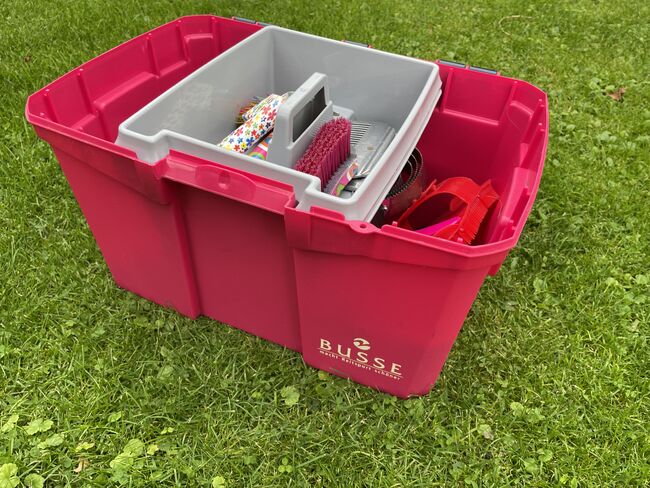 Putzbox pink mit Inhalt, Unterschiedlich , Julia Schmidt, Czyszczenie konia, Lippstadt, Image 2