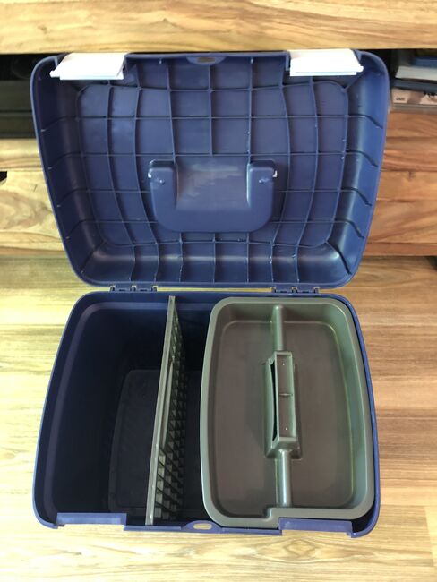 Putzbox in blau, Showmaster , Daniela Kramm, Grooming Brushes & Equipment, Düsseldorf , Image 3