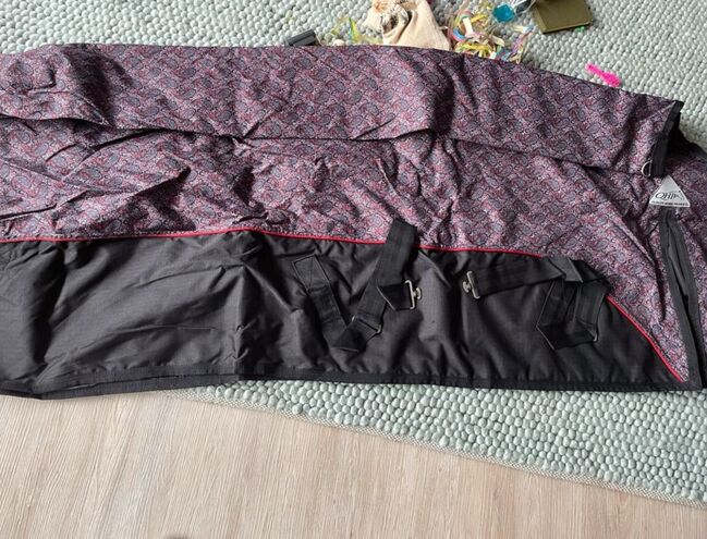 QHP Turnoutdecke - 145 cm - Paisley - rot/schwarz, QHP Turnout, Katja, Pferdedecken, Halle (Saale)