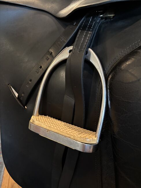 Quality Nice Saddlery Brand Black Dressage Saddle, Quality Nice Saddlery, Clea Sterner, Dressage Saddle, Chicago, Image 4