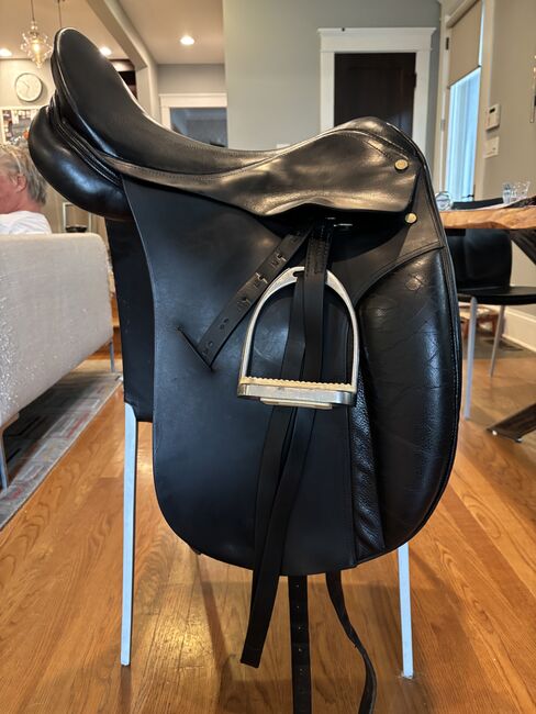 Quality Nice Saddlery Brand Black Dressage Saddle, Quality Nice Saddlery, Clea Sterner, Dressage Saddle, Chicago, Image 3