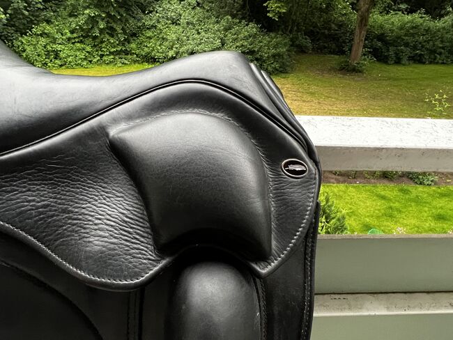 RARITÄT: Hemano Sondermodell Dressursattel 17,5“ schwarz aufgesetzte Pausche, Hemano , Laura , Dressage Saddle, Stapelfeld , Image 4