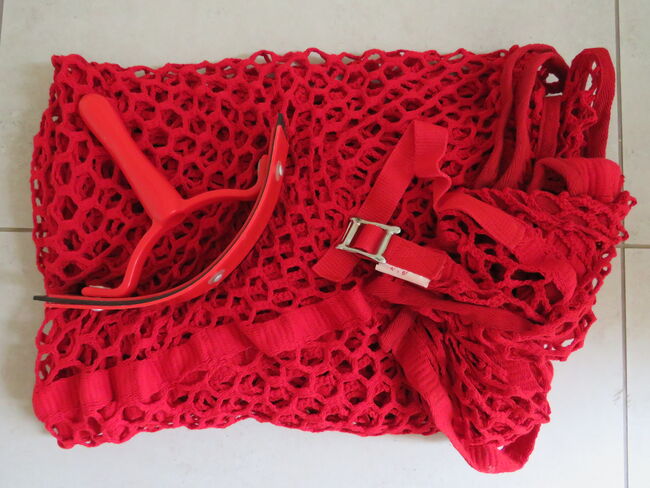 Red Sweat Rug and Scraper, Kirsten Davies, Pferdedecken, Fordingbridge