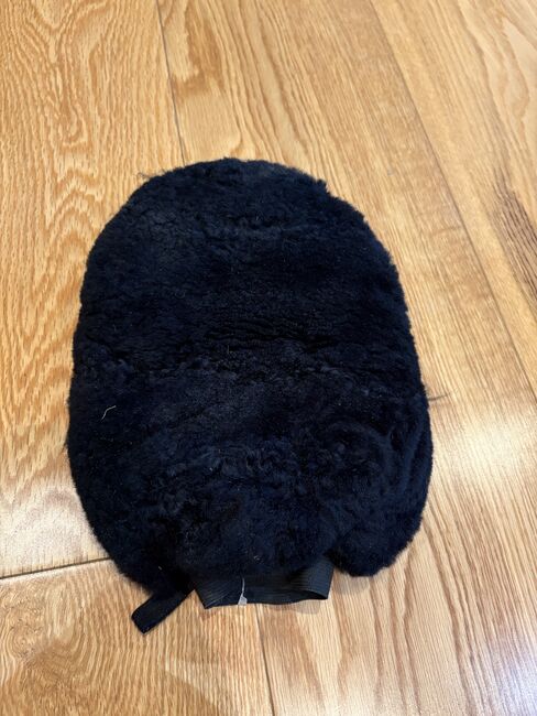 Mattes Genuine Sheepskin Saddle Cleaning / Grooming Mitt, Mattes, Stepan, Czyszczenie konia