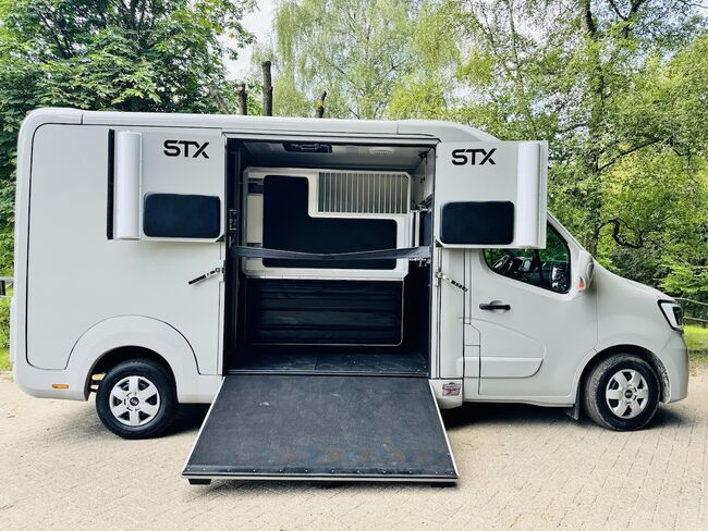 Renault STX Pferdetransporter, 3-Sitzer, Automatik MIETEN, Renault STX Horsetruck, Christine Knebel, Transport, Düsseldorf