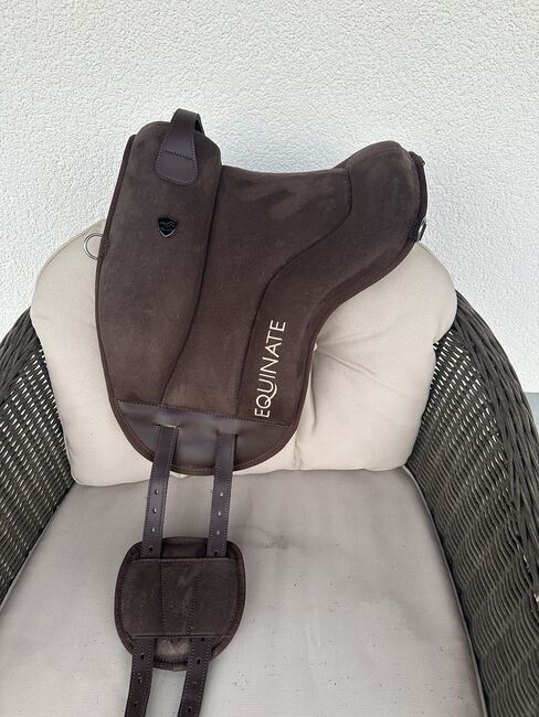RESERVIERT Reitpad Equinate Hamilton, Equinate Hamilton, Larissa, Reitpad, Melchnau