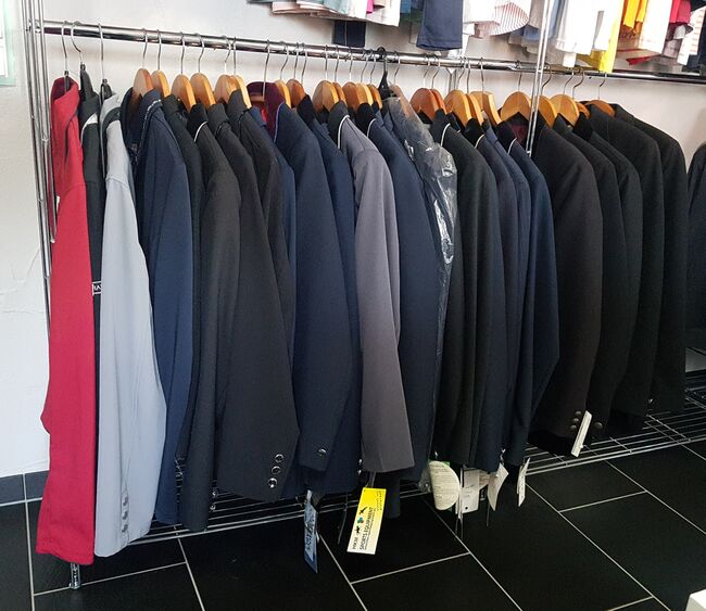 Restposten Turnierjackets 30Stück NEUWARE, BUSSE, EQUIPAGE, CAVALLO usw., Die Schatzkiste für Pferd & Reiter (Die Schatzkiste für Pferd & Reiter), Show Apparel, Neubrunn