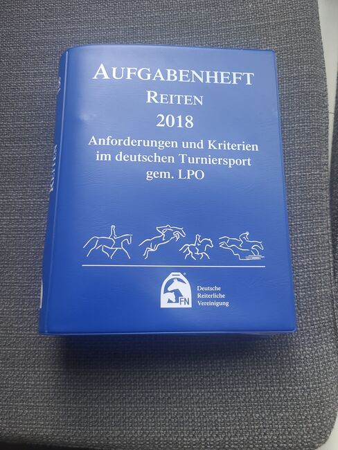 Aufgabenheft Reiten von 2018, Susanna Scheuermeyer, Books, München