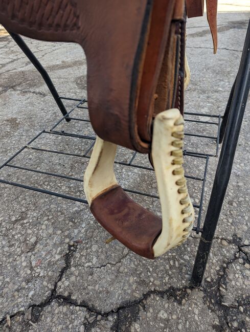 Rocking R  bear-trap Barrel Saddle, Rocking R Saddlery  Randall Black, Alyssa , Western Saddle, Plymouth, Image 11