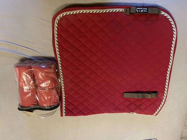 Rotes Set zu verkaufen WB, Natalie Jablonski, Dressage Pads, Köln, Image 2