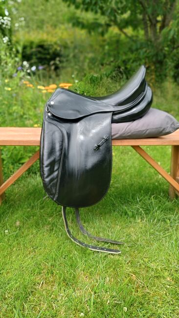 Röösli Classic Rigi Monoblatt Dressursattel 17", Röösli Classic Rigi, C. Ritzmann , Dressursattel, Varel