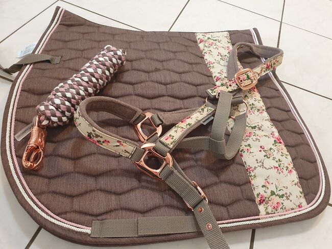 Romantic Roses Set Showmaster neu, Showmaster Romantic Roses, Kiki, Dressage Pads, Burgwedel