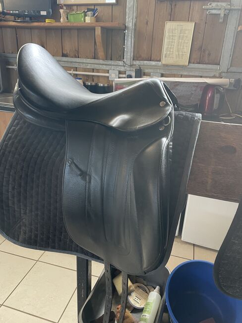 Roosli Dressage saddle, Rooslii Schachen, Victoria Jessop, Dressage Saddle, Near Lambourn 