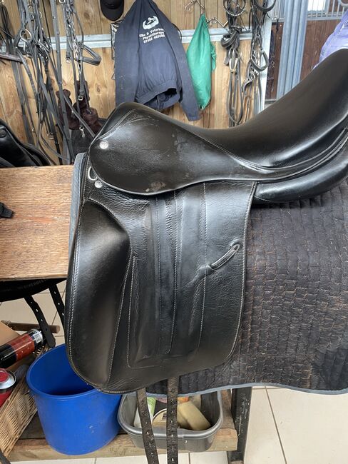 Roosli Dressage saddle, Rooslii Schachen, Victoria Jessop, Dressage Saddle, Near Lambourn , Image 3