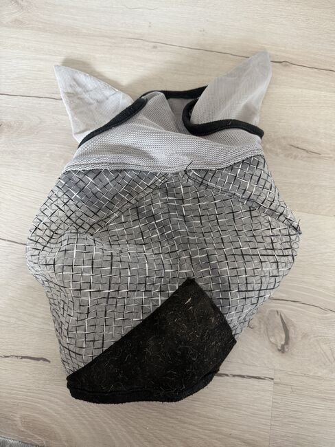 Verschiedene Fliegenmasken in Gr.Cob, Simone Just, Ochrona koni przed owadami , St.Ingbert 