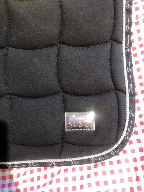 Neuwertige ESKADRON Schabracke DL Platinum Pure 2020 schwarz Black Fauxfur Innopad Inno Pad, Eskadron, Hermine, Dressage Pads, Bremen, Image 3