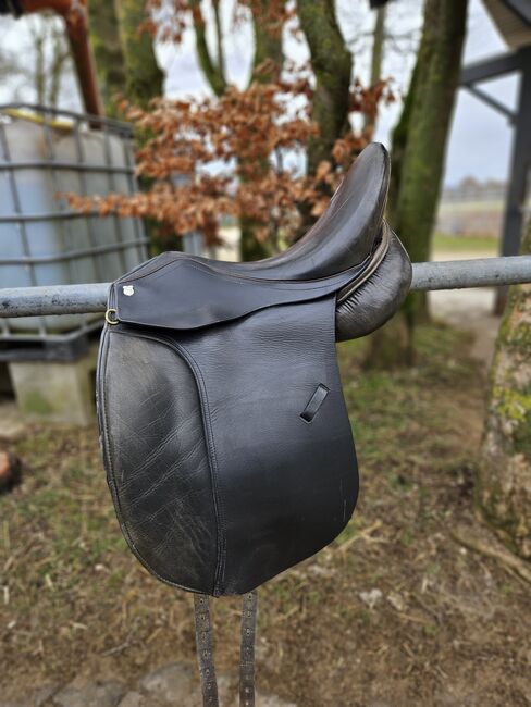 Sattel Massimo Dressur II - 17,5" - KW 34 - französische Kissen, Massimo Dressur II französische Kissen, Julia, Dressage Saddle, Göppingen, Image 2