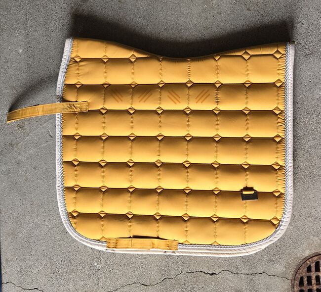 Schabracke Essential / DR / Mango, Felix Bühler Essential , Jana Hebler , Dressage Pads, Reichenbach im Kandertal