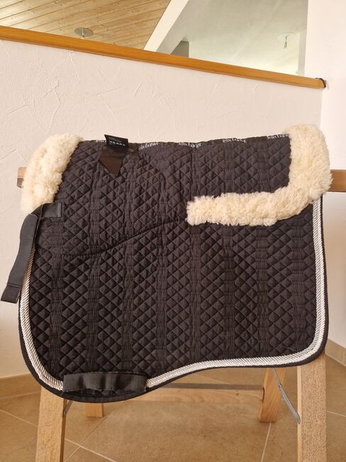 Schabracke Lammfell, Felix bühler , Nina Eigenmann, Dressage Pads, Schweizersholz