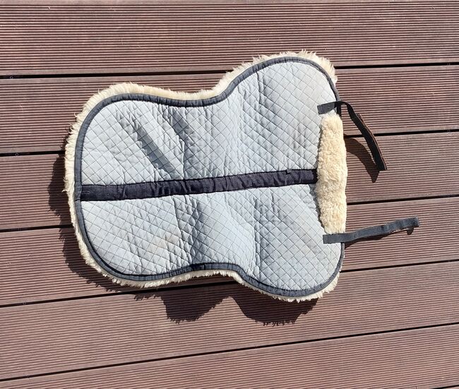 Sattelkissen Sattelpad Lammfell, WB, Simone Claridge, Saddle Accessories, Oberhaching