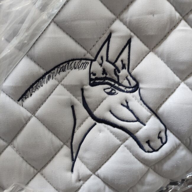 Schabracke weiß mit Stickerei Pferdekopf, C.R, Dressage Pads, Schwandorf, Image 3