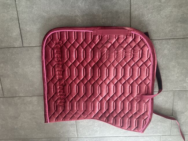 Schabracke samt Bordeaux, Equestian Society , Manuela Baur , Dressage Pads, Herdecke 