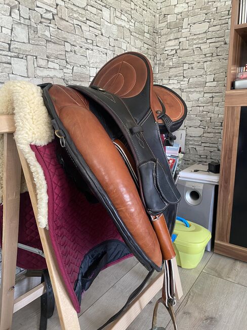 Sattel in schickem Gewand sucht neuen Pferderücken, Signum Omega Lotus, KaBö, Dressage Saddle, Zudar