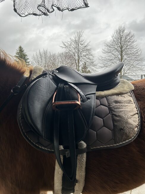 Sattel VS schwarz mit Steigbügel, -riemen und Sattelgurt, Fouganza, bonny, All Purpose Saddle, Korswandt, Image 7