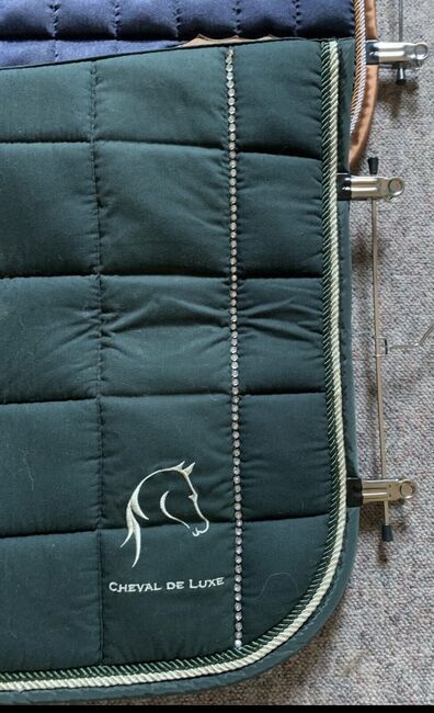 Schabracken vs, Hv Polo, Cheval de Luxe, Horsefriends, Felix Bühler…, Mörixbauer , Dressage Pads, Steinhart , Image 3