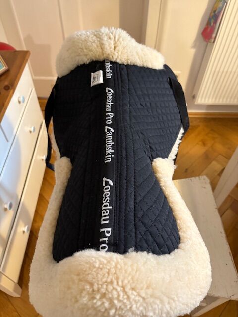 Lammfell-Sattelkissen mit Memoryschaum, Loesdau Horse-friends Lammfell-Sattelkissen mit Memoryschaum, Elisa Steiner, Other Pads, München