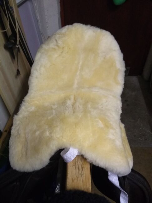 Sattelsitz aus Lammfell, Doris, Saddle Accessories, Waiblingen