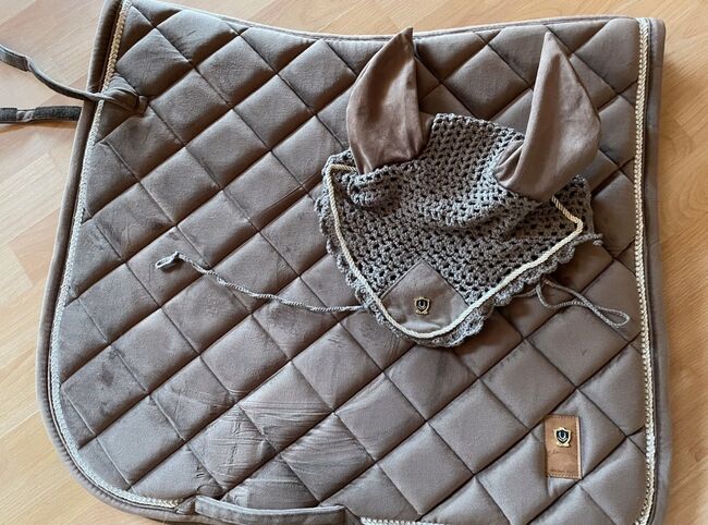 Schabracke DL/WB Fliegenmütze WB Taupe Velvet, Chevaleria Schabracke DL, Kelly Daum , Dressage Pads, Loßburg